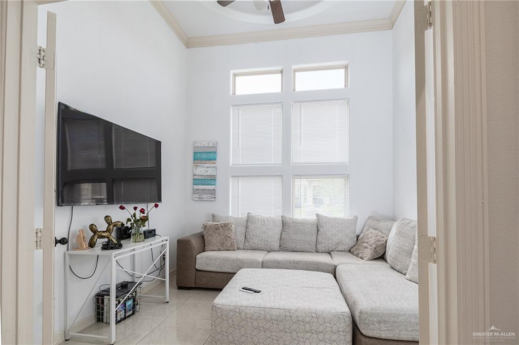 Photo 3 of 1819 Ventura Drive