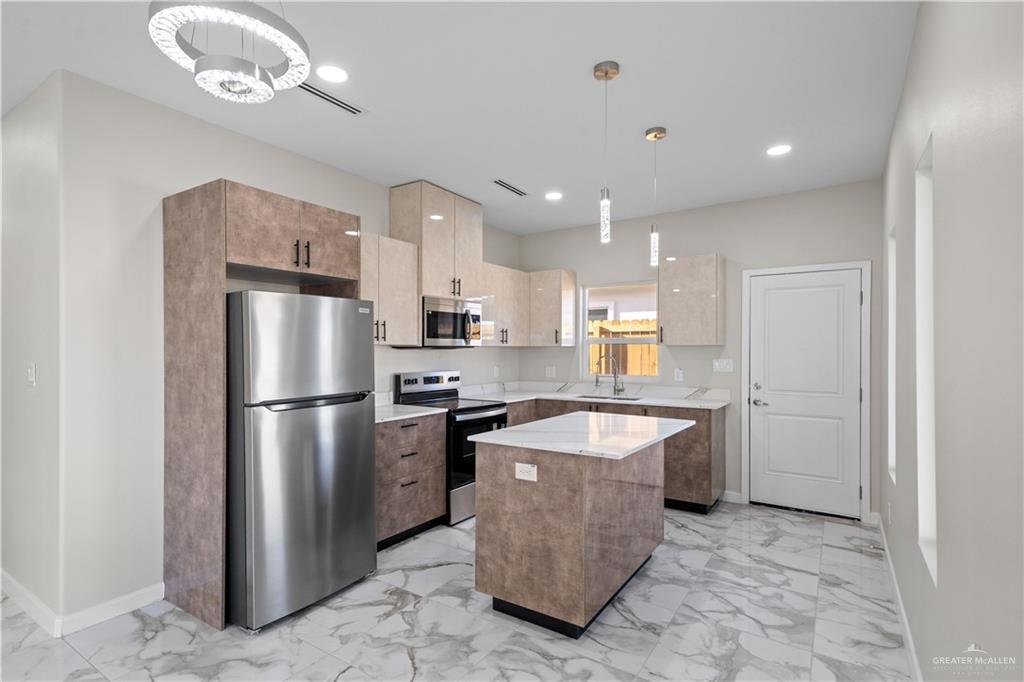 Photo 3 of 405 Onyx Drive