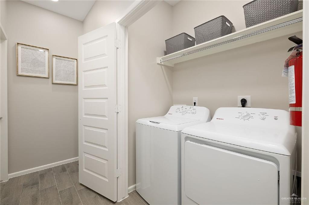Photo 12 of 2613 Hayes Avenue #3