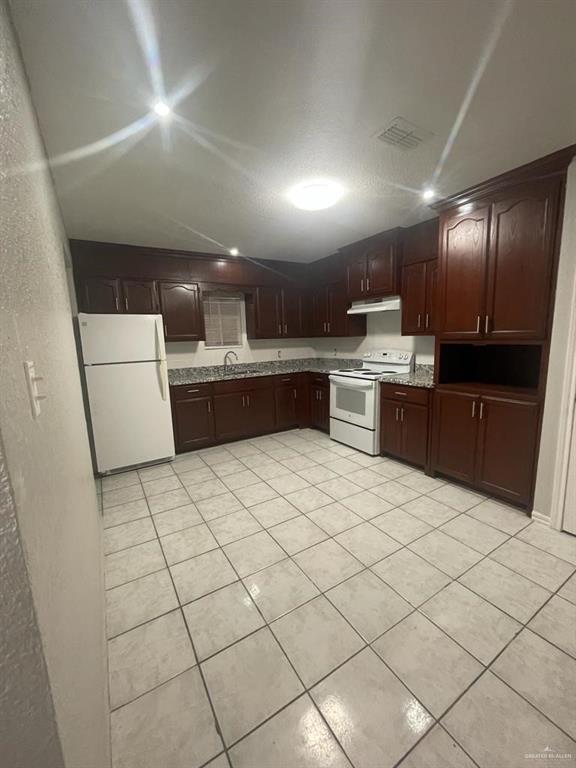 Photo 5 of 36 Alegria Circle