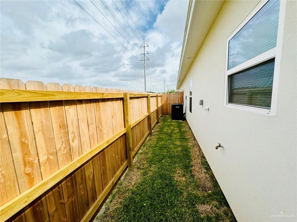 Photo 17 of 3013 Driftwood Street #1