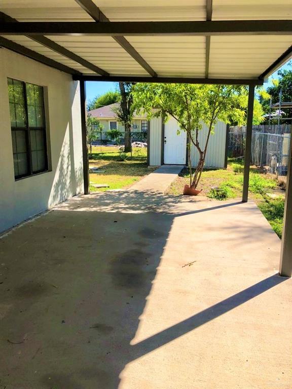 Photo 13 of 904 El Campo Drive