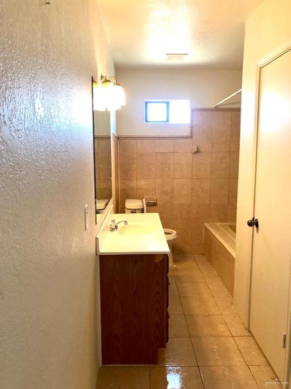 Photo 7 of 904 El Campo Drive