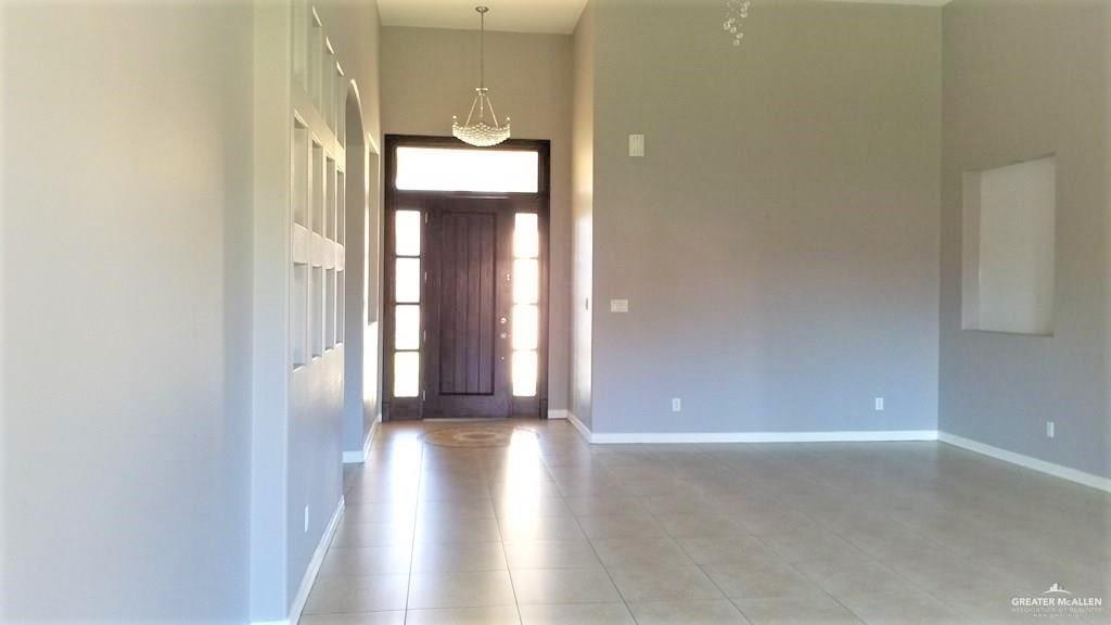 Photo 4 of 2428 Carianna Avenue