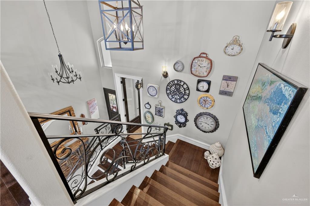 Photo 25 of 908 Iroquois Avenue