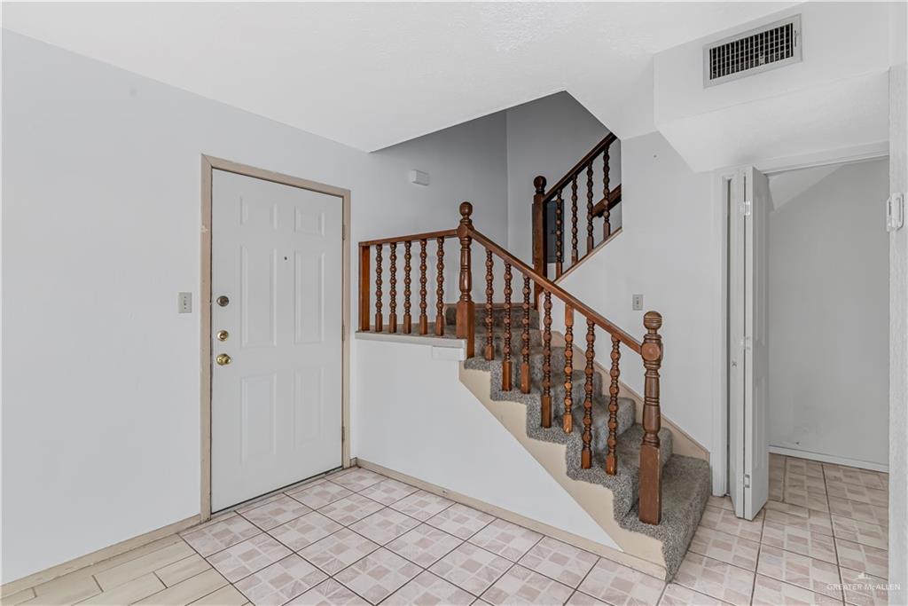 Photo 12 of 1601 Samano Street