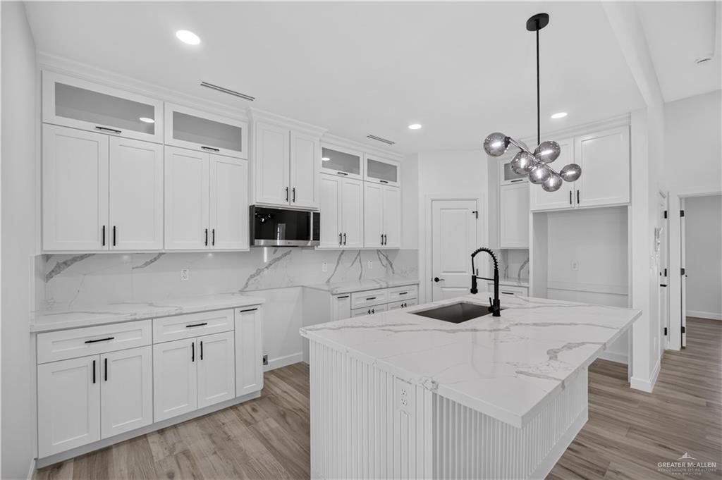 Photo 7 of 808 Brushfield Avenue