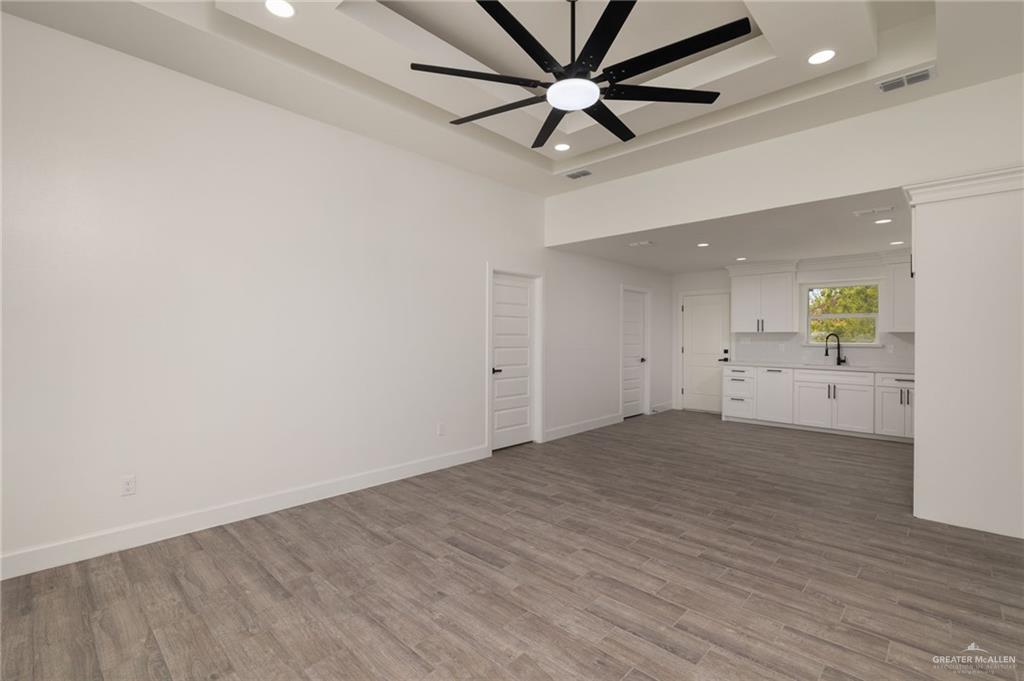 Photo 3 of 1005 Dove Avenue