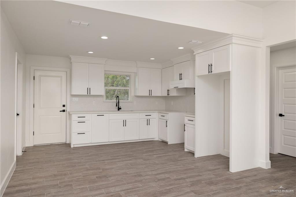 Photo 4 of 1005 Dove Avenue