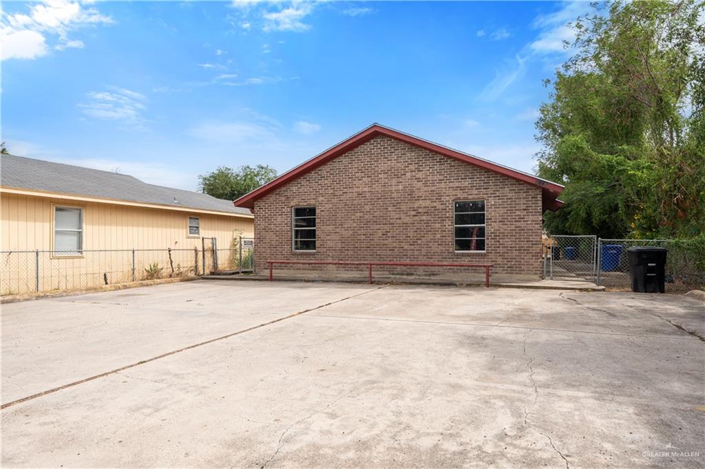 Photo 3 of 2109 Date Palm Avenue