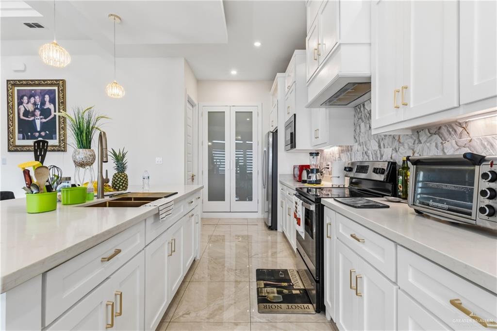 Photo 5 of 3425 Camellia Avenue