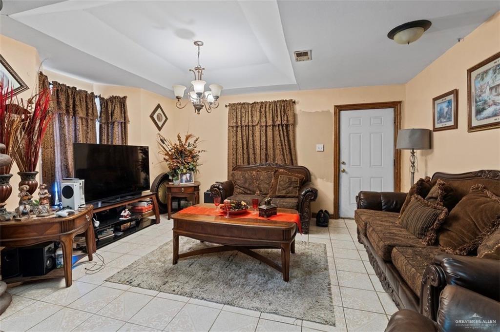 Photo 3 of 609 Albatross Avenue