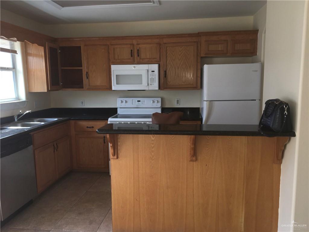 Photo 11 of 4008 Parkplace Avenue #1