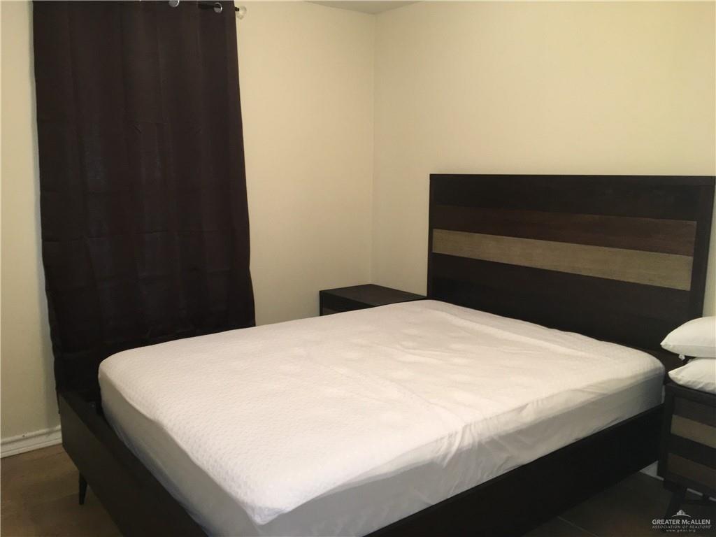 Photo 13 of 4008 Parkplace Avenue #1