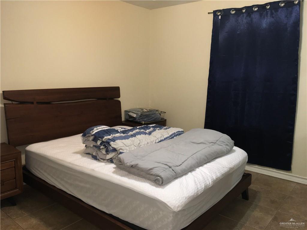 Photo 15 of 4008 Parkplace Avenue #1
