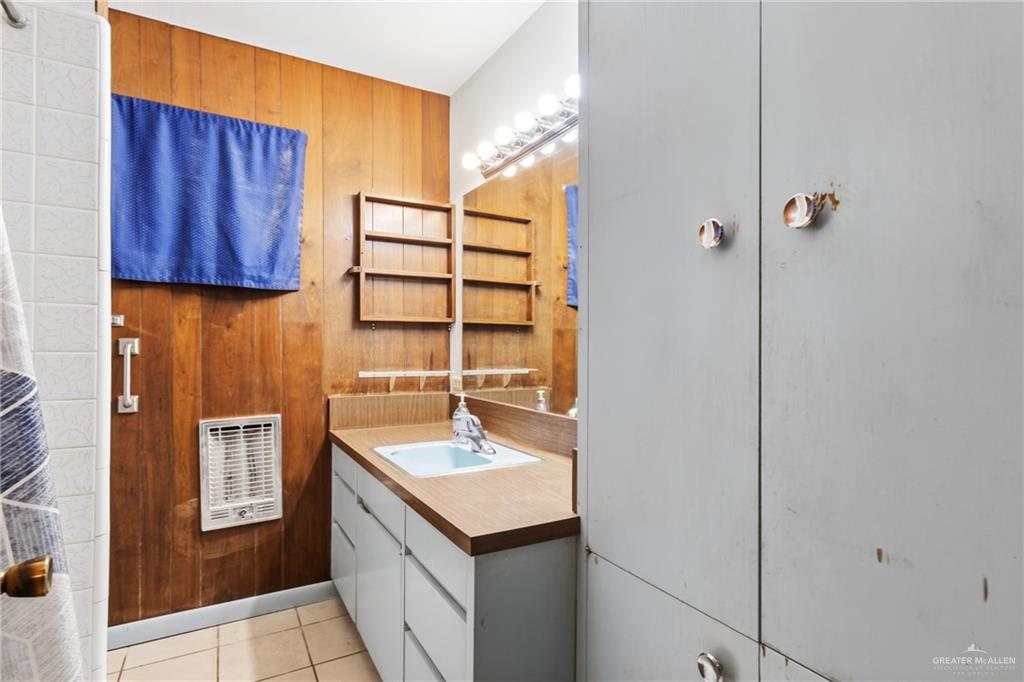 Photo 11 of 1016 Country Club Drive