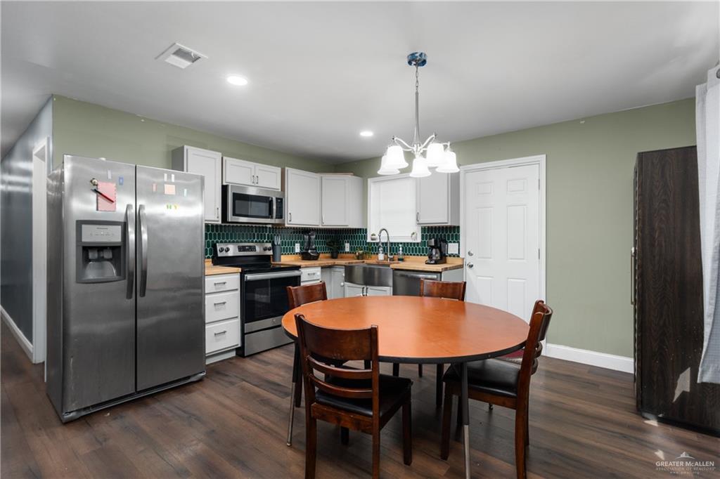Photo 3 of 206 Salazar Street