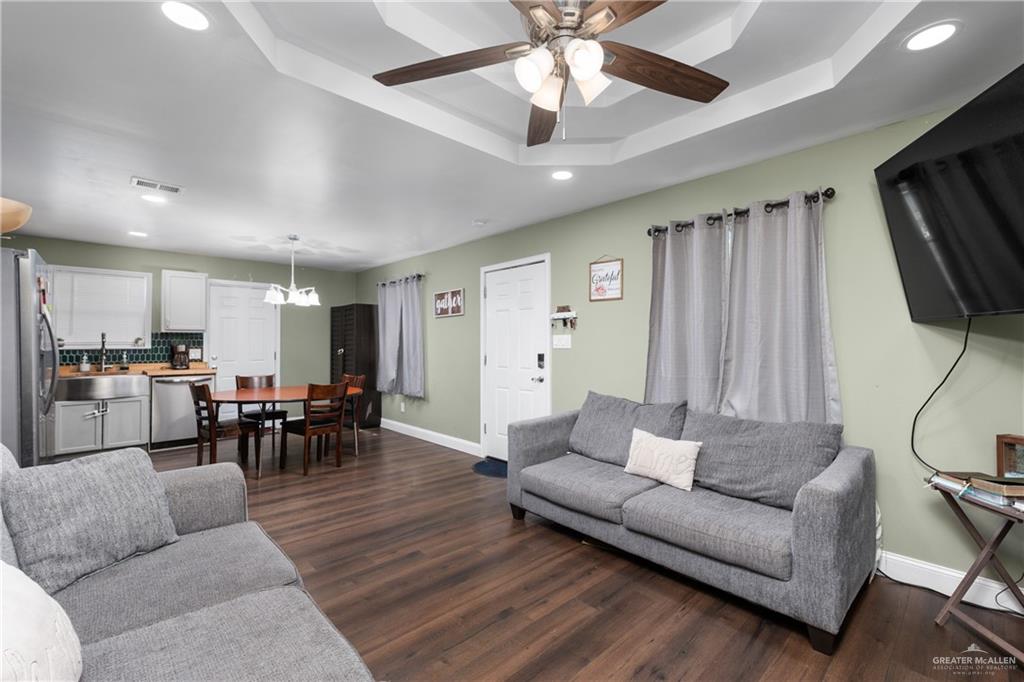 Photo 4 of 206 Salazar Street