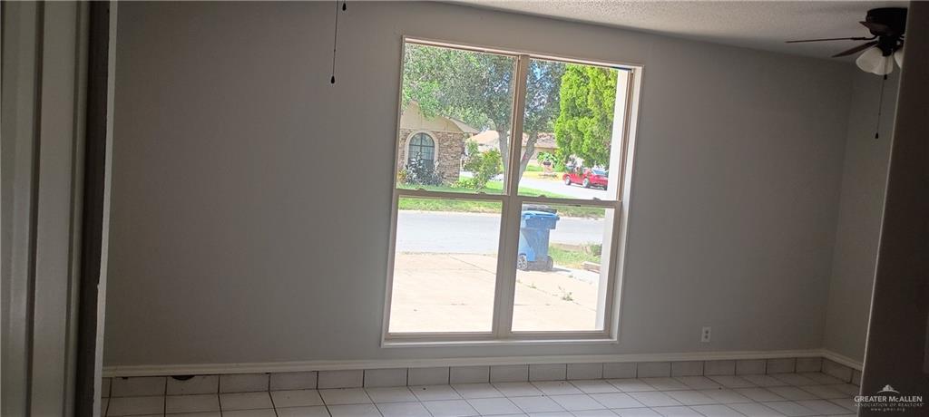 Photo 4 of 2124 Iris Avenue