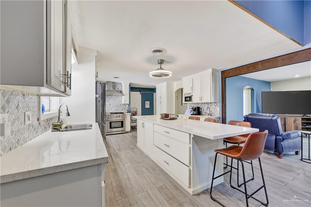 Photo 13 of 100 Whitewing Avenue