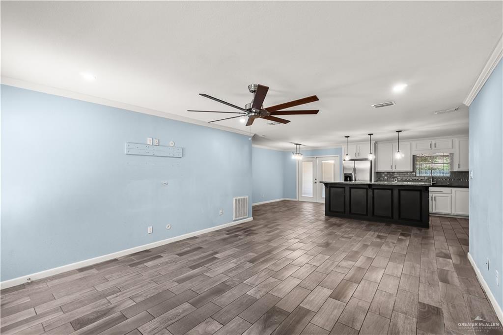 Photo 4 of 1009 Ash Drive