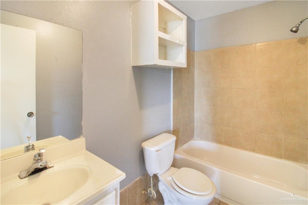 Photo 6 of 1309 Saint Francis Avenue #19