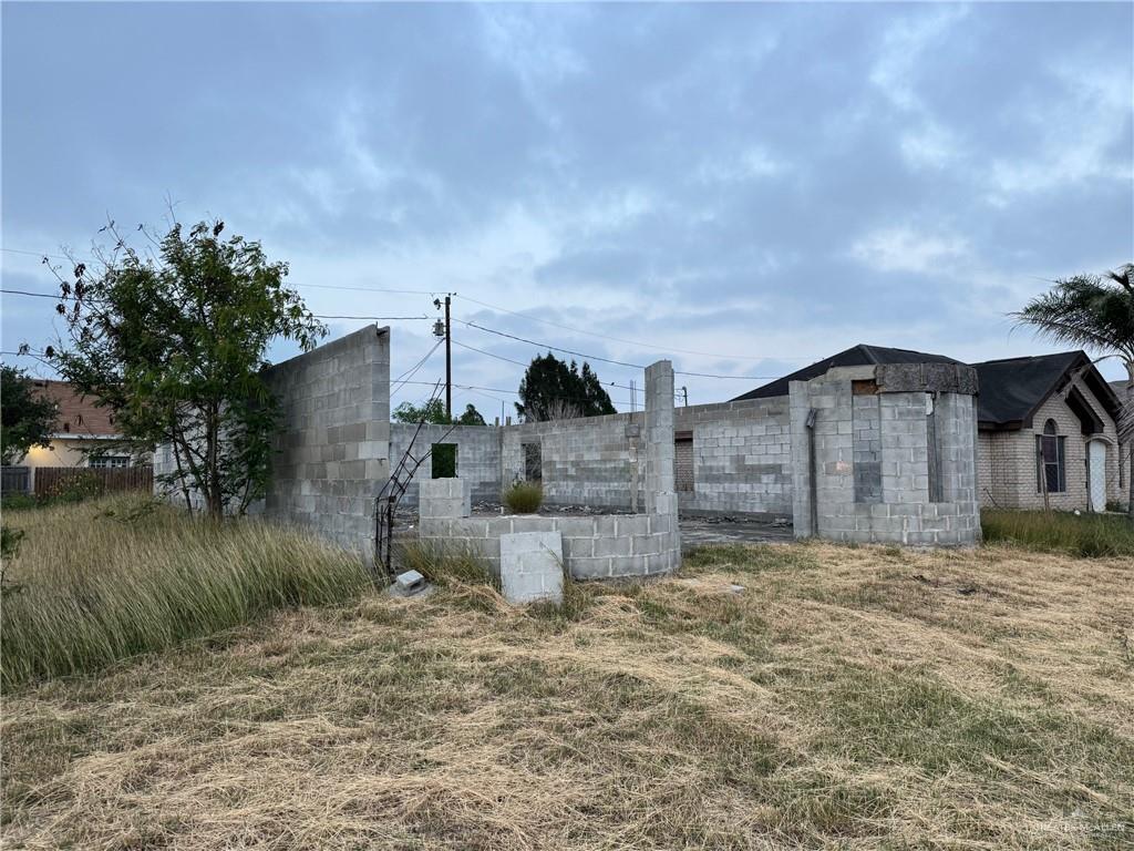 Photo 3 of 703 Scurlock Drive