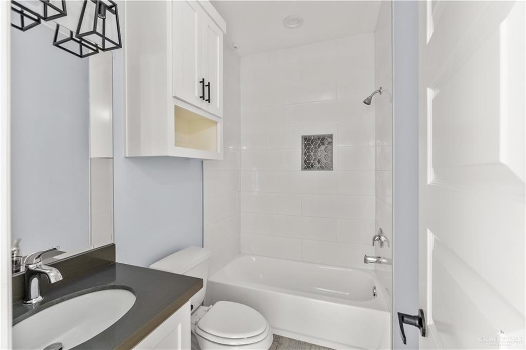 Photo 12 of 713 Maryland Street #4