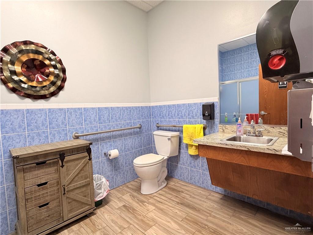 Photo 16 of 1112 Griffin Parkway #C