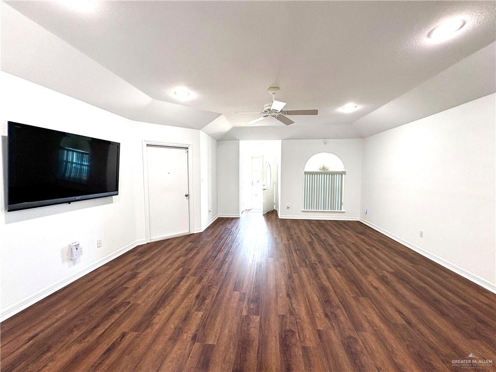 Photo 18 of 103 Saturn Street