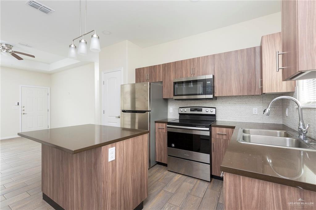 Photo 7 of 1802 Cortlandt Street