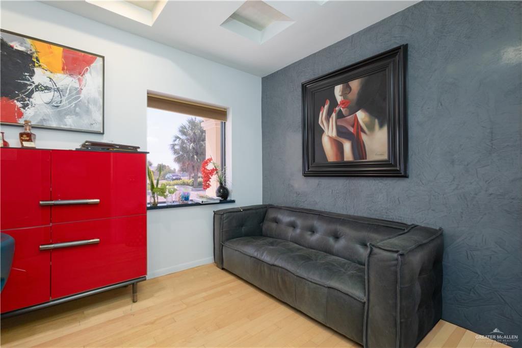 Photo 10 of 2721 Fountain Plaza Boulevard #Suite A