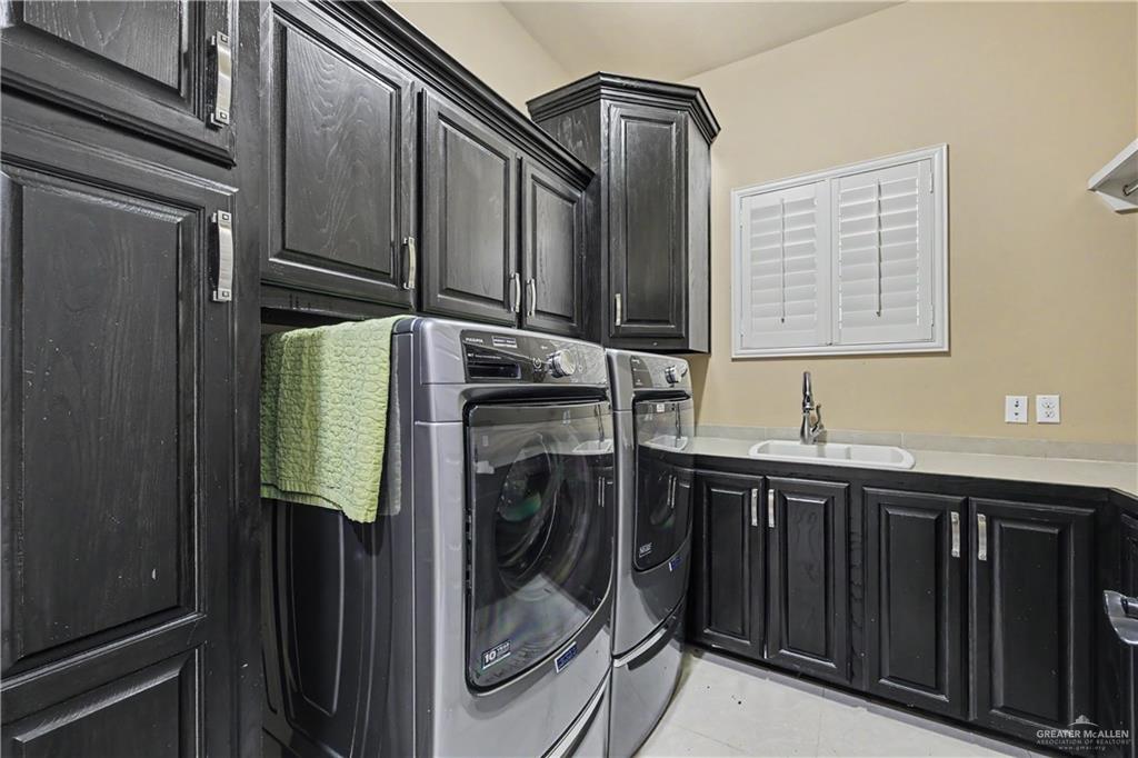 Photo 16 of 1501 Gardenia Street