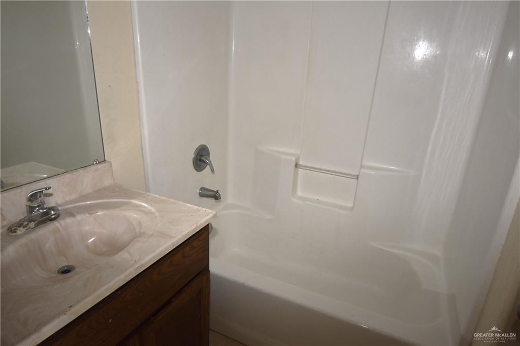Photo 17 of 214 Albatross Avenue