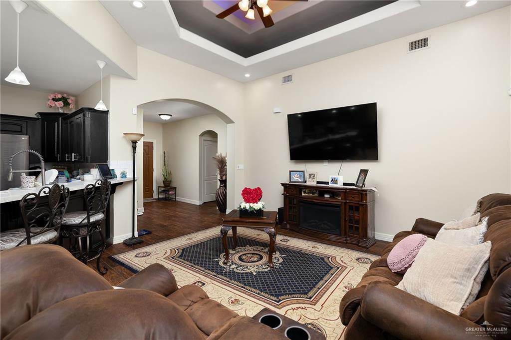 Photo 3 of 1406 La Ciniega Drive