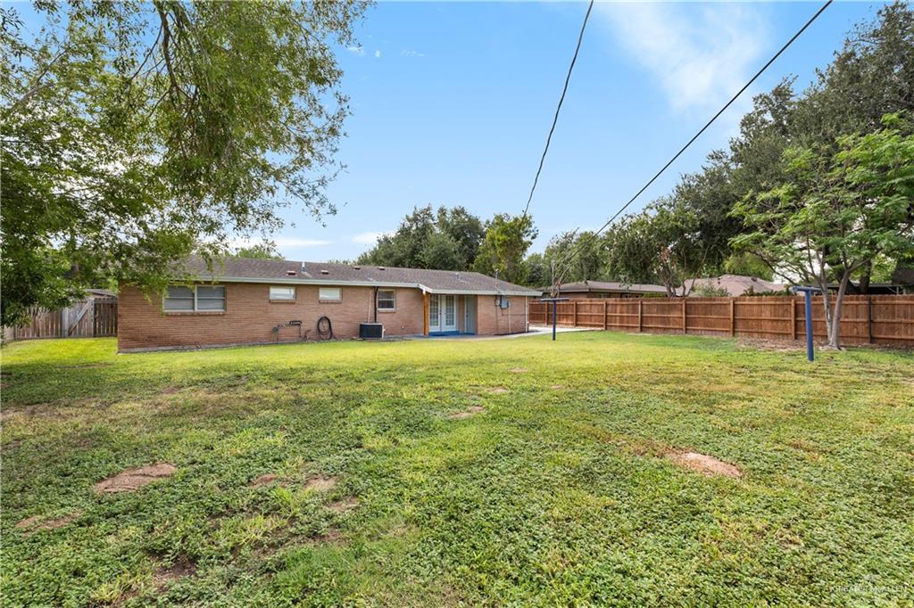 Photo 14 of 1422 Gardenia Avenue