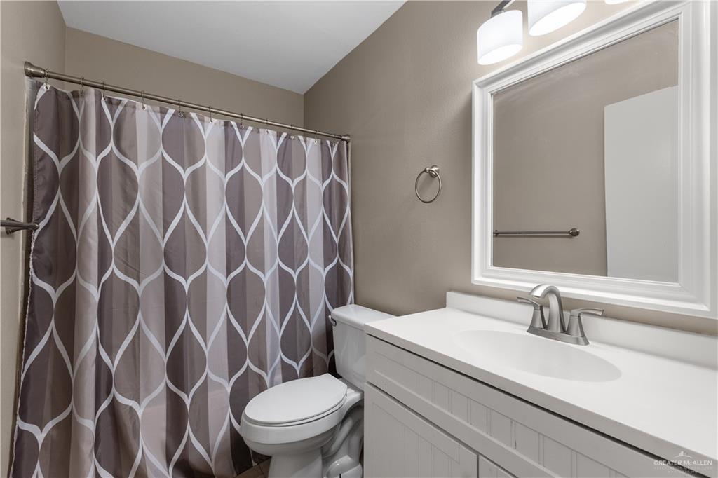 Photo 9 of 1422 Gardenia Avenue