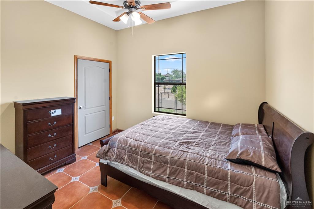 Photo 10 of 552 Godornis Street