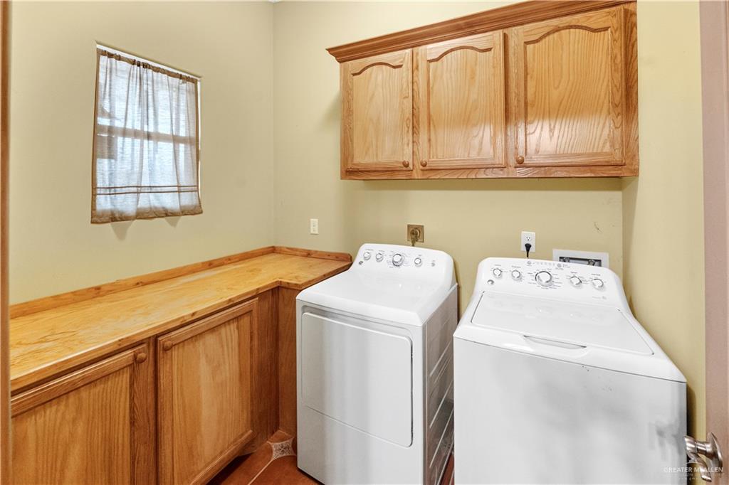 Photo 13 of 552 Godornis Street