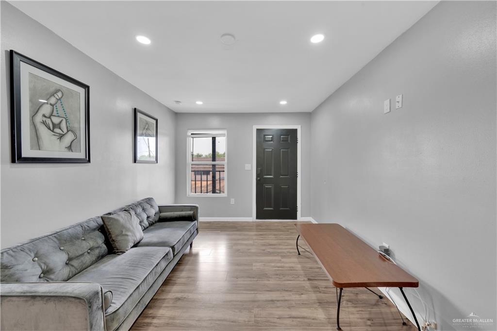 Photo 7 of 405 Guerra Street