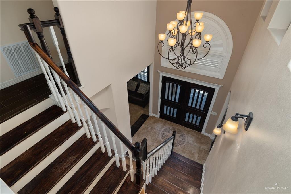 Photo 2 of 682 Alto Bonito Street