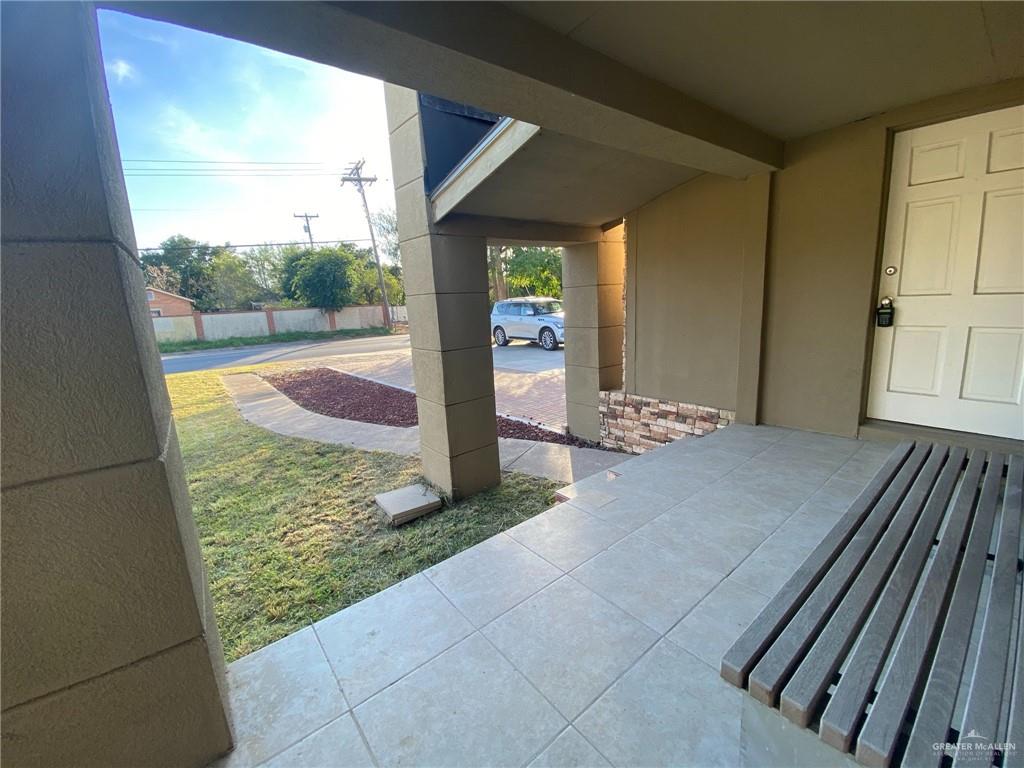 Photo 3 of 604 Hackberry Avenue