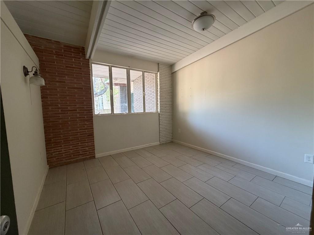 Photo 2 of 1618 Parkwood Drive
