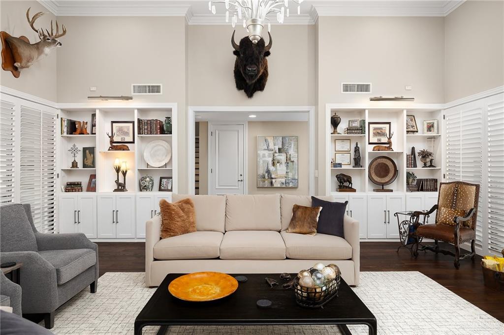 Photo 9 of 31 Villas Jardin Drive