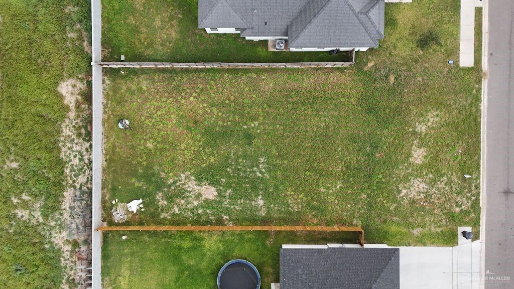 Photo 3 of 602 La Pointe Avenue