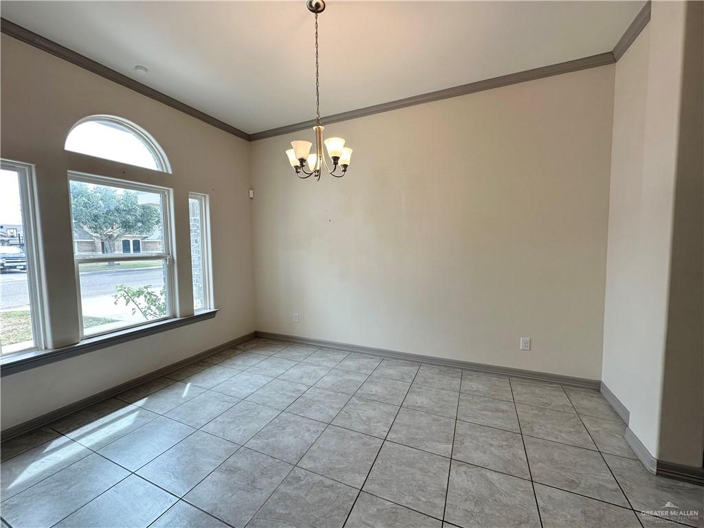 Photo 3 of 2205 Primrose Drive
