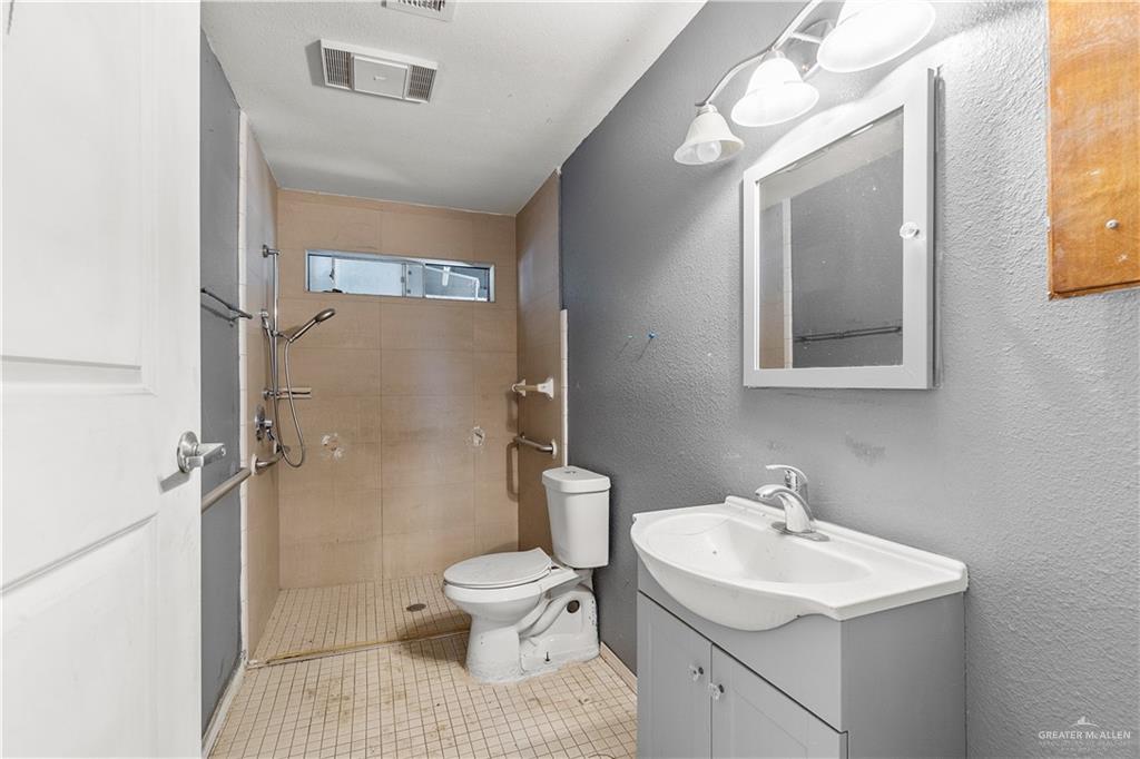 Photo 11 of 924 Greenlawn Street
