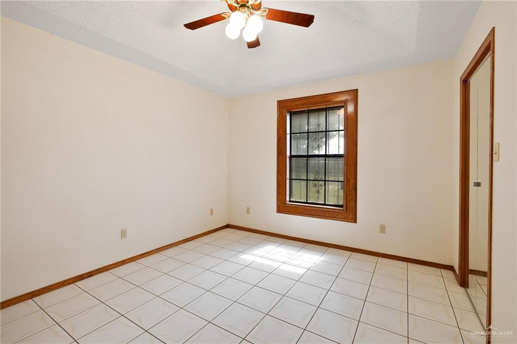 Photo 13 of 906 Veterans Boulevard
