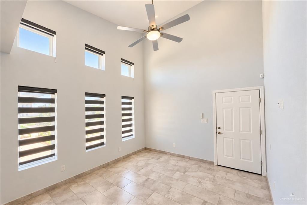 Photo 2 of 907 Hidden Hills Street #1