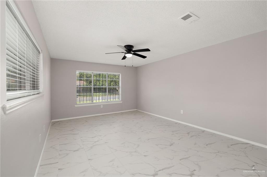 Photo 3 of 2409 Camellia Avenue